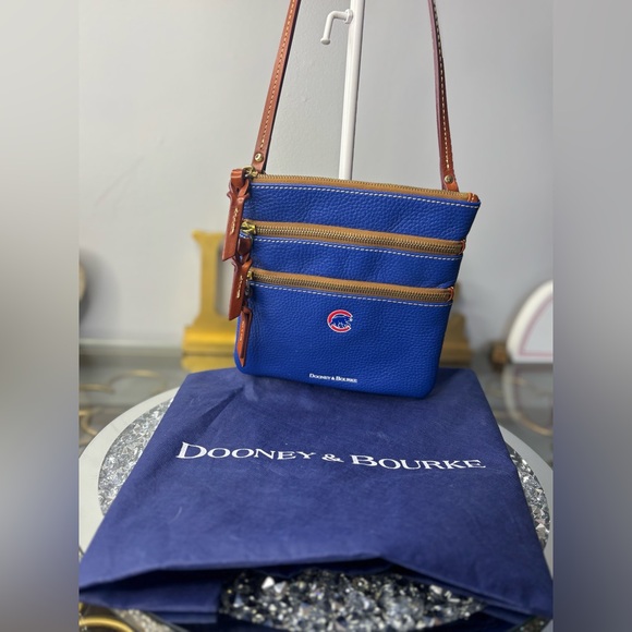 Dooney & Bourke Handbags - Dooney & Bourke Women's Chicago Cubs Pebble Triple-Zip Core Crossbody EUC